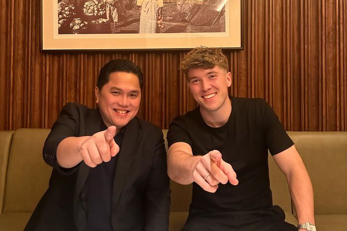 Potret Ketua Umum PSSI, Erick Thohir bertemu dengan striker FC Utrecht, Ole Romeny di akun Twitter pribadinya