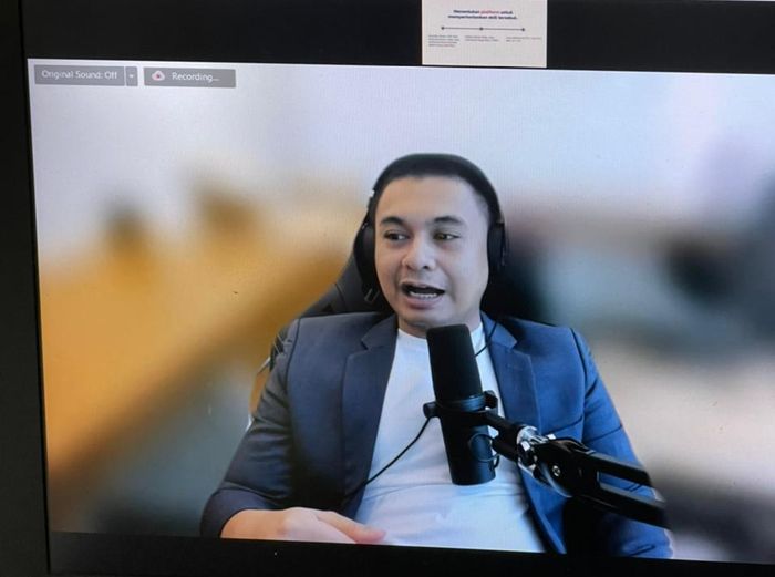 Komika Raditya Dika menjadi salah satu pembicara yang hadir di hari pertama Kompasfest.