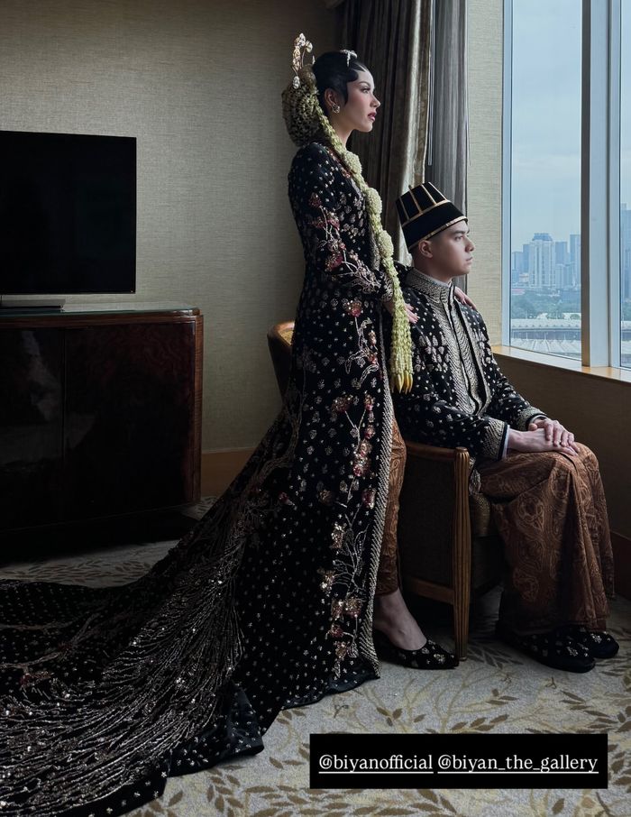 Tampilan tradisional Alyssa dan Al Ghazali.