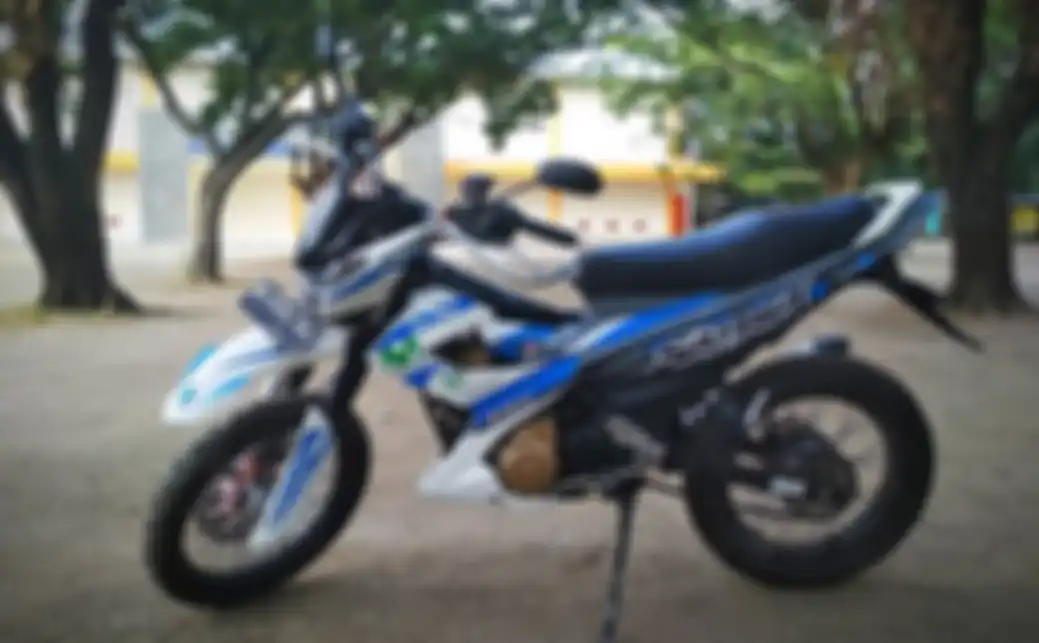 Suzuki Satria F150 bergaya supermoto