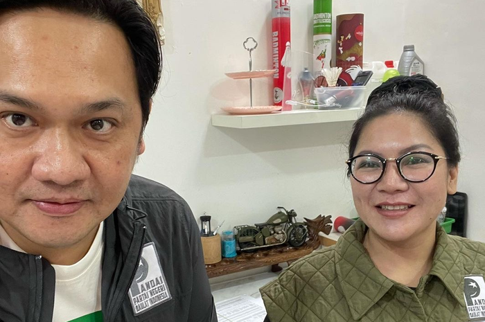 Foto Farhat Abbas bareng dr Lois Owen jadi bahan ledekan netizen di akun Instagram pribadi mantan suami Nia Daniaty ini.