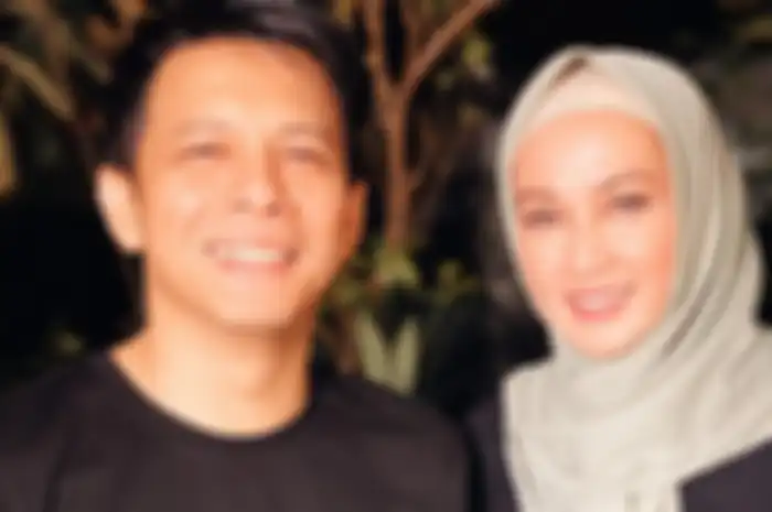 Ketika konten selesai, foto Ariel Noah bersanding Dina Lorenza tersebar luas di media sosial. Foto inilah yang dibilang serasi.