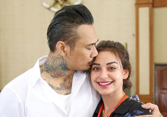 Bakal Dipenjara 1 Tahun 2 Bulan, Jerinx SID Peluk Mesra Nora Alexandra Sebelum Masuk Lapas