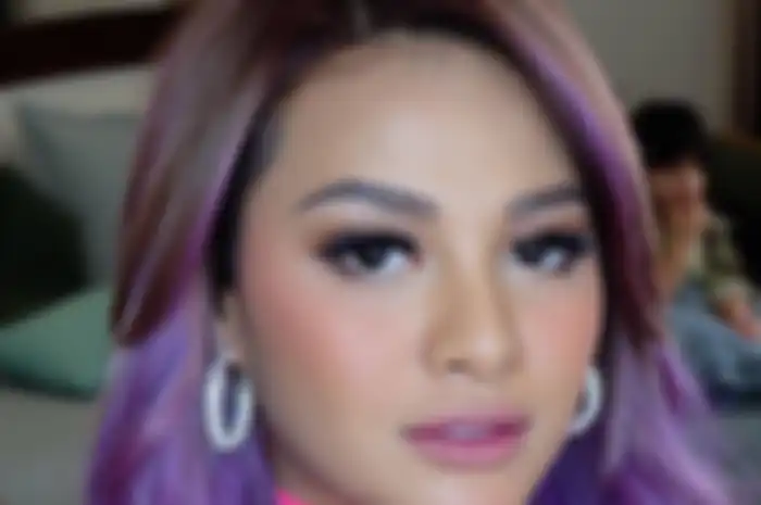 Makeup Aurel Hermansyah