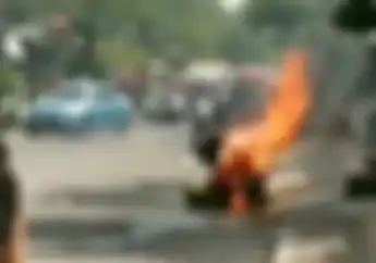 Video Detik-detik Motor Pengangkut Tabung Gas Terbakar, Jalanan Mendadak Sepi, Warga Ketakutan