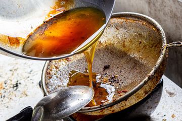 Cara jadikan minyak goreng bekas jadi sabun cuci tangan, cek deh