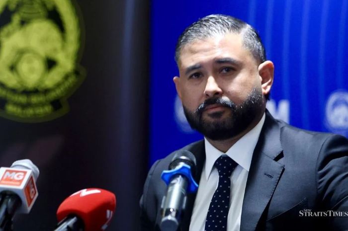 Tunku Ismail menggelar konferensi pers terkait sanksi dari FIFA terhadap Federasi Sepak Bola Malaysia (FAM) pada Sabtu (25/10/2025).