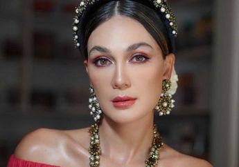 Luna Maya Berpose Anggun dengan Jaket Mewah dan Rok Harga Rp 3 Jutaan, Netizen: Bisa Munduran Gak, Cantiknya Kelewat Batas!