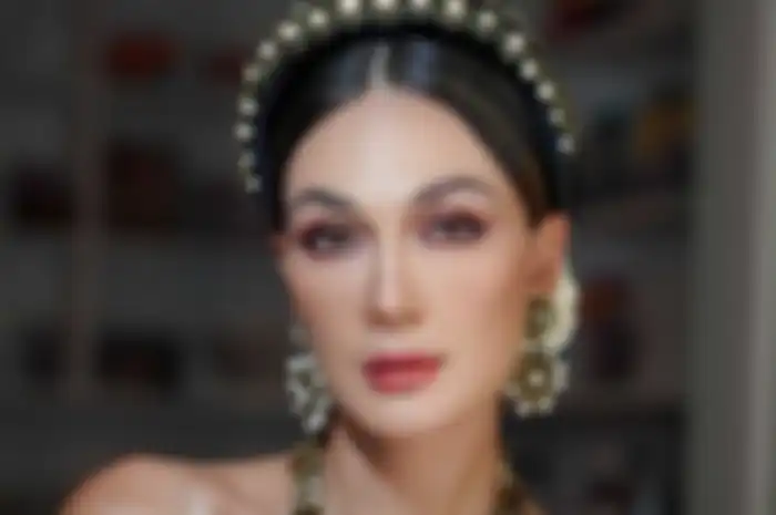 Pelukan dengan 'Berondong', Luna Maya Tenteng Tas Puluhan Juta, Sekarang Harganya Turun!