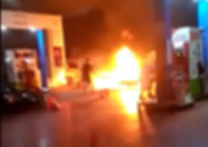 Kebakaran di pom bensin daerah Lumajang, Jatim.