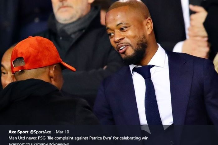 Patrice Evra saat menonton laga tandang Manchester United melawan Paris Saint-Germain di Parc des Princes.