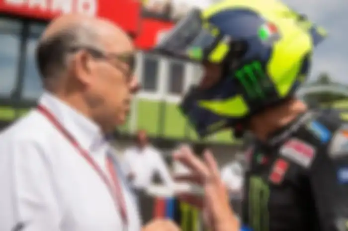 Salah satu cara pembalap untuk memerangi virus corona adalah meyakinkan orang yang lebih tua untuk diam di rumah, Valentino Rossi kepada Carmelo Ezpeleta, CEO Dorna