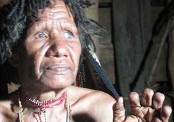 Makan Abu Orang Mati Hingga Potong Jari, Berikut 6 Tradisi Aneh di Dunia Salah Satunya dari Indonesia!