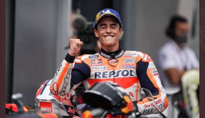 Pembalap Repsol Honda, Marc Marquez, ketika merayakan kemenangan MotoGP Jerman di Sachsenring, Minggu (20/6/2021).