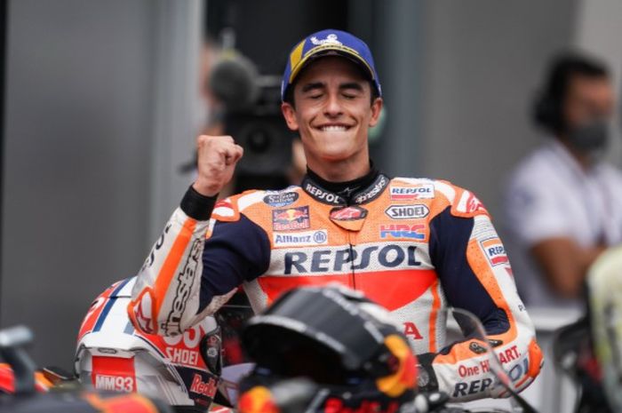 Pembalap Repsol Honda, Marc Marquez, ketika merayakan kemenangan MotoGP Jerman di Sachsenring, Minggu (20/6/2021).