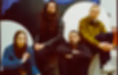 Rayakan Kesuksesan Debut Album, Dry Cleaning Rilis Double Single 'Bug Eggs' / 'Tony Speaks!'
