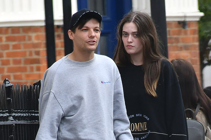 Adik Louis, Felicite Tomlinson, jatuh di apartemennya di Earls Court, London Barat pada hari Rabu sekitar jam makan siang.