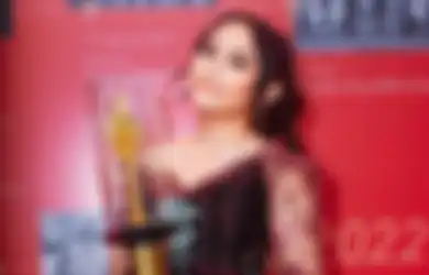 Prilly Latuconsina Pertama Kali Dapat Piala FFI, Hasil dari Perjalanan Karier Akting yang Enggak Mudah