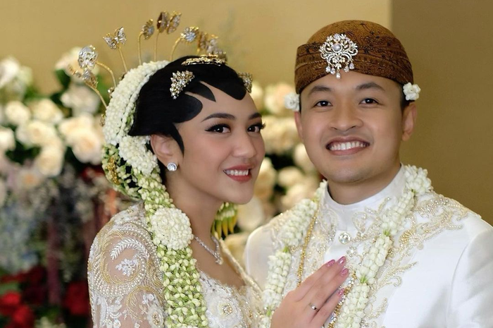 Putri Tanjung menikah dengan Guinandra Jatikusumo.