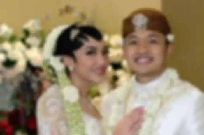 Putri Tanjung menikah dengan Guinandra Jatikusumo.
