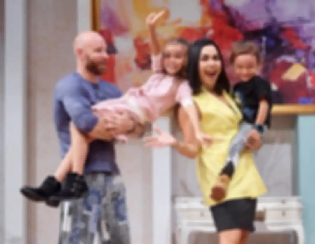 Melaney Ricardo bersama anak dan suaminya