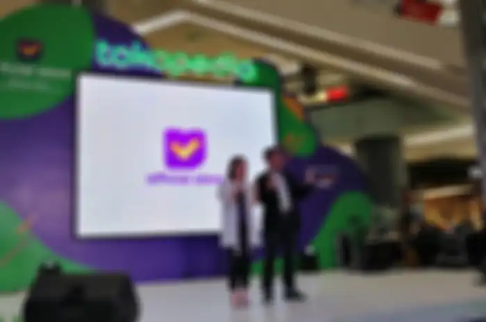 Peluncuran Tokopedia Official Store bersama Vice President of Merchants Tokopedia, Inna Chandika (kiri) dan Senior Vice President Bank Mandiri, Muhamad Gumilang (Kanan).