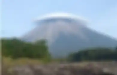 Awan Panas Tebal Meluncur 1.500 di Atas Puncak, Gunung Semeru Tiba-tiba Erupsi di Tengah Duka Gempa Cianjur yang Belum Usai