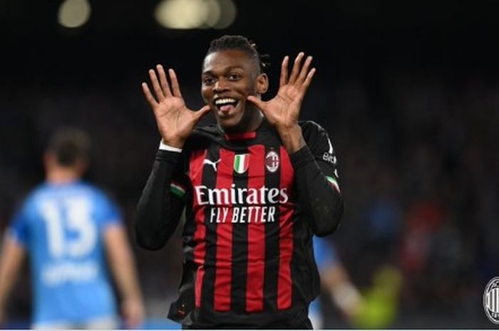 Rafael Leao perpanjang kontrak di AC Milan hingga 2028 dengan gaji tertinggi, klausul selangit, dan siap ganti nomor punggung.