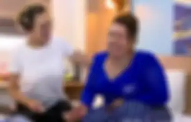 Di Depan Anak Kecil, Nikita Mirzani Sumpal Mulut Tante Lala yang Sedang Ngakak dengan Tisu Bekas Make Up, Netizen Langsung Ngamuk Banjiri Kolom Komentar: Kurang Ajar
