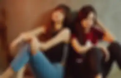 Debut Stage dan Menerima Kekalahan Pertama, Lisa Ditemenin Jisoo!