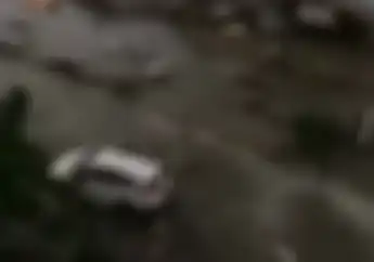 Mencekam, Video Detik-detik Mobil dan Beberapa Motor Tumbang Tersapu Tsunami Saat Gempa di Sulteng