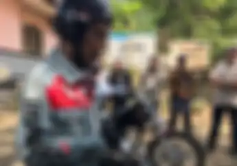 Jangan Ngidam Jaket Denim Presiden Jokowi, Itu Berat.. Karena Bisa Bikin Baper!