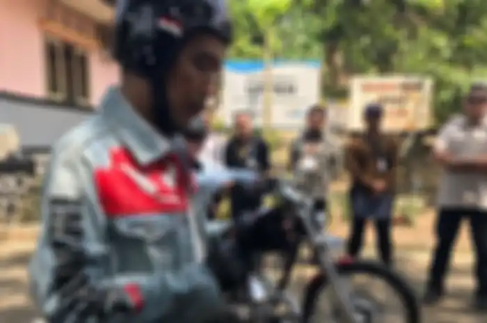 Jokowi dengan riding gear Elders