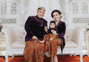 Suaminya Juragan Furnitur Tajir, Momo Geisha Gelar Tradisi Tedak Siten Super Mewah