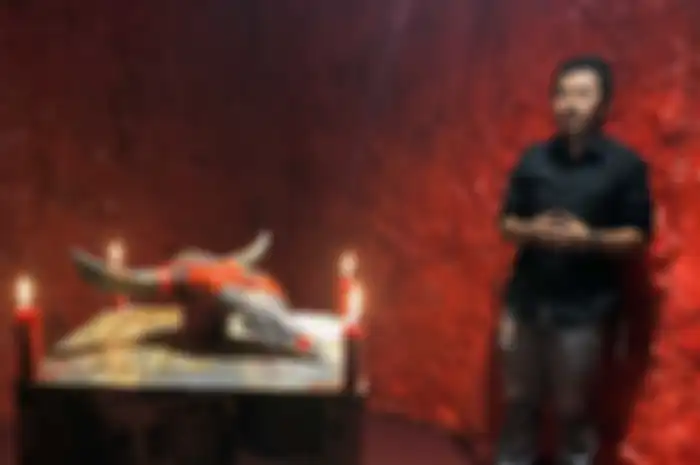 Catur Agung Nugroho hadirkan kepala banteng dalam karyanya yang berjudul 'Euforia Bermain Api'di Taman Budaya Yogyakarta.