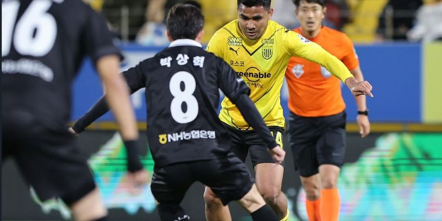 Butuh Tiga Bek untuk Hentikan Aksi Asnawi, Jeonnam Dragons Pesta Gol ke Gawang Cheongju FC