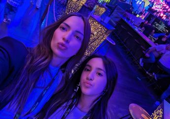 Putri Nia Ramadhani Tampil Perdana Jadi Model Fashion Show Baju Muslim, Mikhayla Bakrie Saingi Kecantikan Sang Ibu