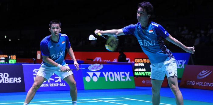 Pasangan ganda putra Indonesia, Marcus Fernaldi Gideon/Kevin Sanjaya Sukamuljo, saat menghadapi Man Wei Chong/Kai Wun Tee dari Malaysia pada babak pertama Japan Open 2022 di Maruzen Intec Arena Osaka, Jepang, 30 Agustus 2022. 