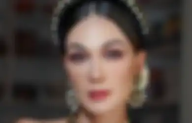 Dulu Ngaku Bukan Berasal dari Keluarga Kaya Raya, Luna Maya Ternyata Miliki Kakak Ipar Cantik Hingga Geluti Bisnis yang Tak Main-main!