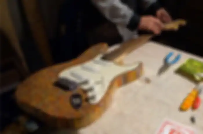 Gitar Custom Buatan Burls Art