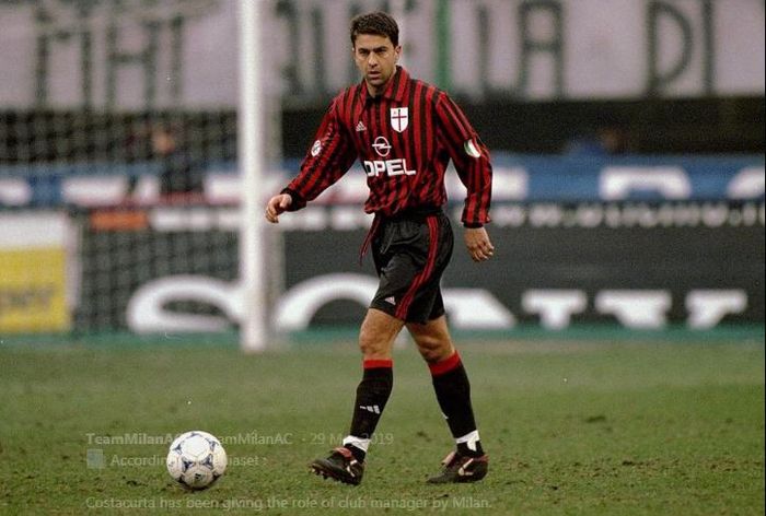 Alessandro Costacurta saat memperkuat AC Milan.