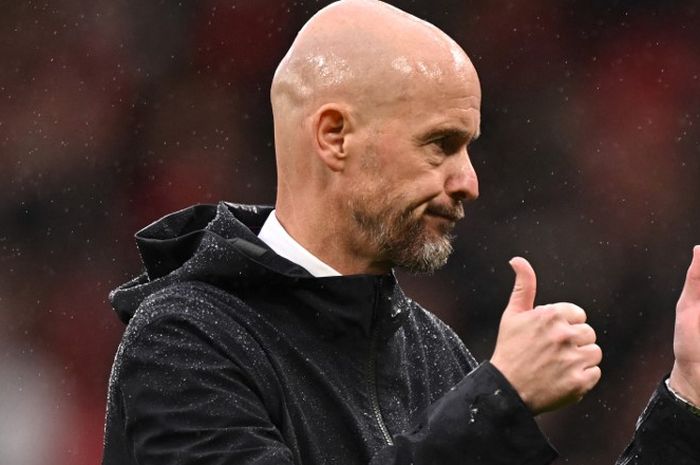 Pelatih Manchester United, Erik ten Hag, dikabarkan sudah mulai kehilangan kontrol di ruang ganti tim asuhannya.