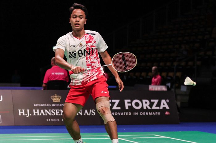 Pemain tunggal putra Indonesia, Anthony Sinisuka Ginting pada pertandingan babak pertama Denmark Open 2022, Rabu (19/10/2022)