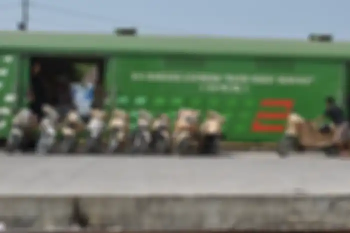 Kirim Motor Pakai Kereta Api