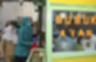 Pembeli Ngeyel Maksa Makan Bubur di Tempat Saat PPKM Darurat, Pedagang yang Kena Denda!