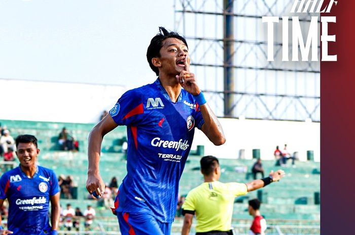 Achmad Maulana saat mencetak gol untuk kemenangan Arema FC atas Madura United dengan skor 3-1 di Stadion Gelora Bangkalan, Kamis (21/11/2024).