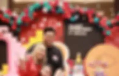 Ceria Foto Bareng Bilqis, Ivan Gunawan Datangi Pesta Ultah Anak Ayu Ting Ting Cuma Modal Ini, Netizen: Kasihan yang Baju Hitam