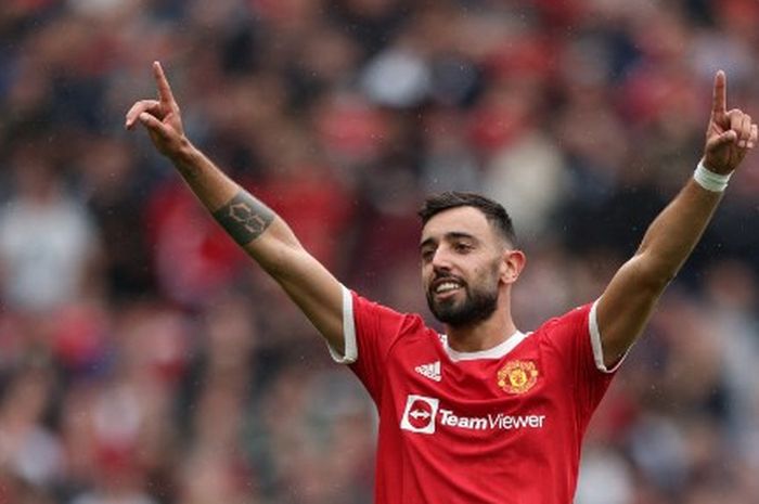 Bruno Fernandes merayakan gol untuk Manchester United ke gawang Leeds United pada duel Liga Inggris di Old Trafford (14/8/2021).