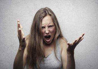 Bikin Pengunjung Lain Ketakutan, Begini Aksi Ibu-ibu yang Ngamuk hingga Acak-acak Minimarket Gegara Tak Diberi Kantong Plastik, Netizen: Harusnya Tahan Aja