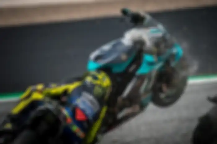 Tonton lagi insiden tabrakan horor MotoGP Austria, nyawa nyaris melayang Valentino Rossi malah bilang begini.